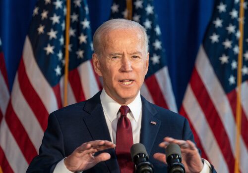 Biden Continues Stiffed Reporters On Maui Wildfires